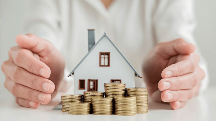 Hands with money and house